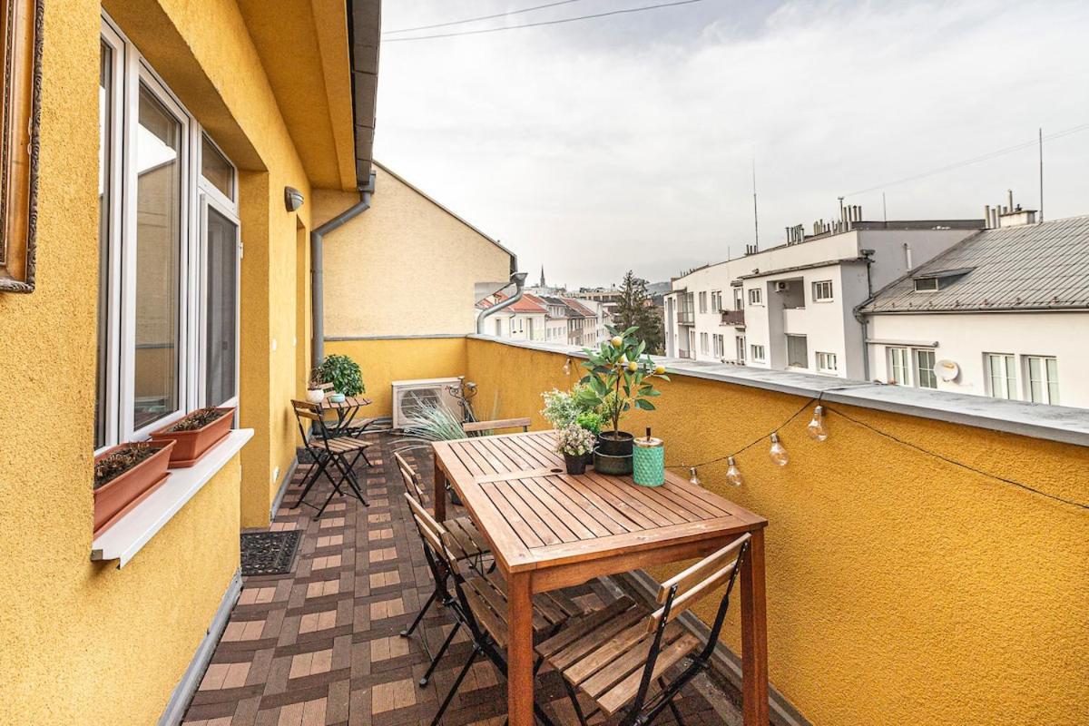 Apartmán S Velkou Terasou A Balkonom V Centre Mesta! *