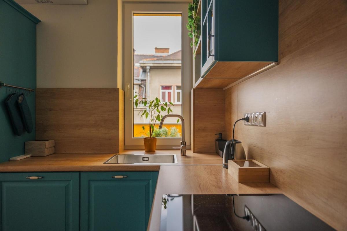 Apartmán S Velkou Terasou A Balkonom V Centre Mesta!